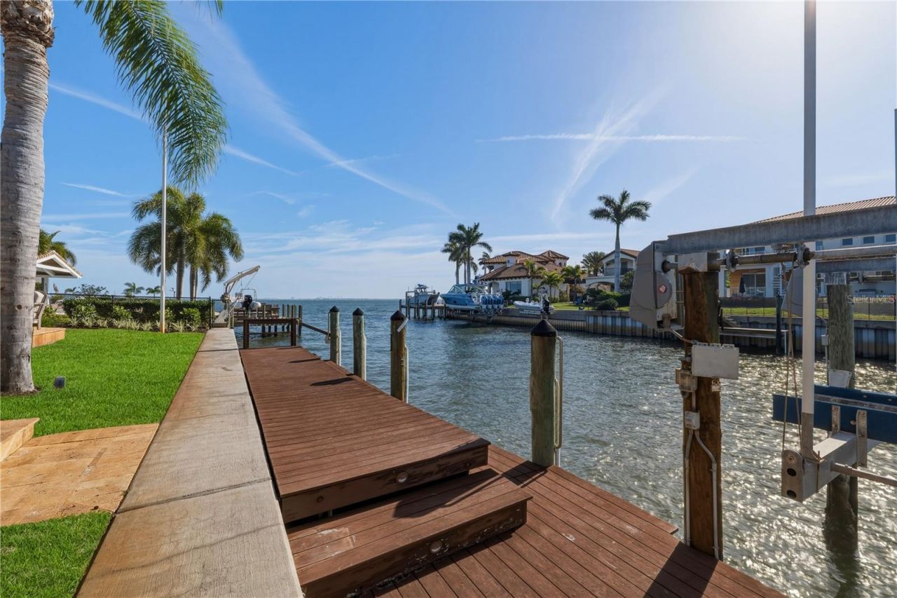 2080 Hawaii Avenue Ne, Saint Petersburg, FL 33703 Photo