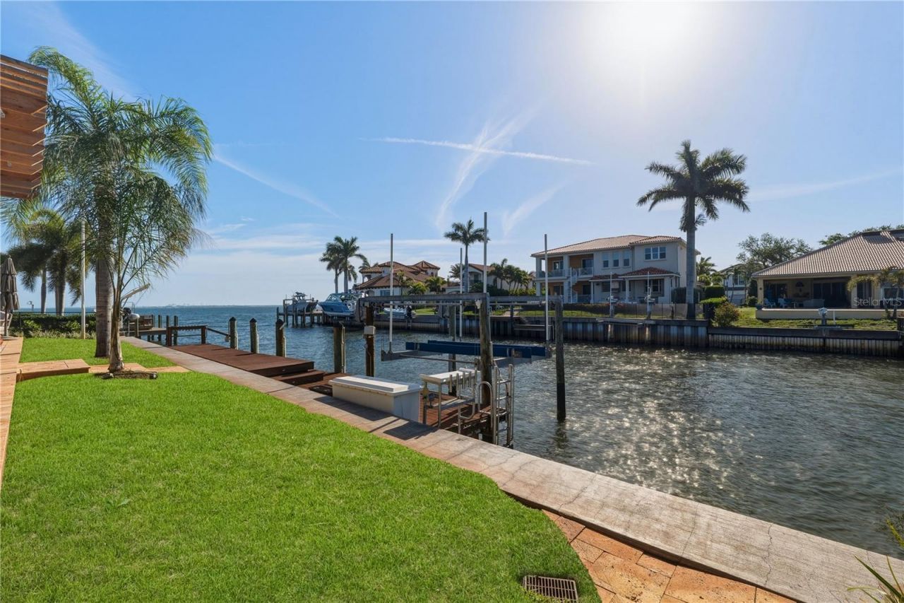 2080 Hawaii Avenue Ne, Saint Petersburg, FL 33703 Photo