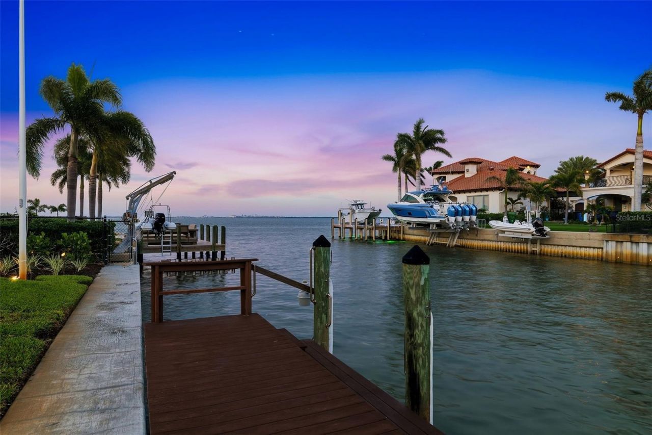 2080 Hawaii Avenue Ne, Saint Petersburg, FL 33703 Photo