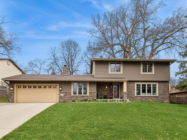 324 Hillcrest Lane , Burnsville, MN 55337
