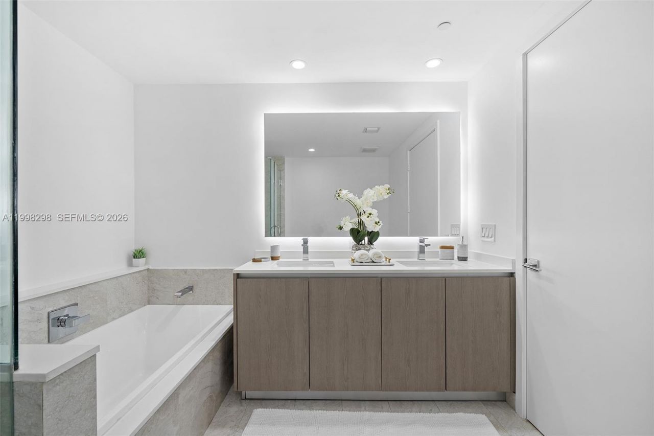 488 NE 18th St, Unit 715, Miami, FL 33132 Photo