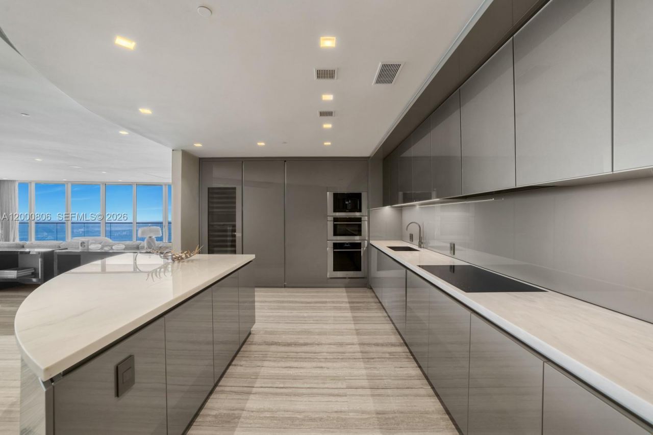 18975 Collins Ave, Unit 4800, Sunny Isles Beach, FL 33160 Photo