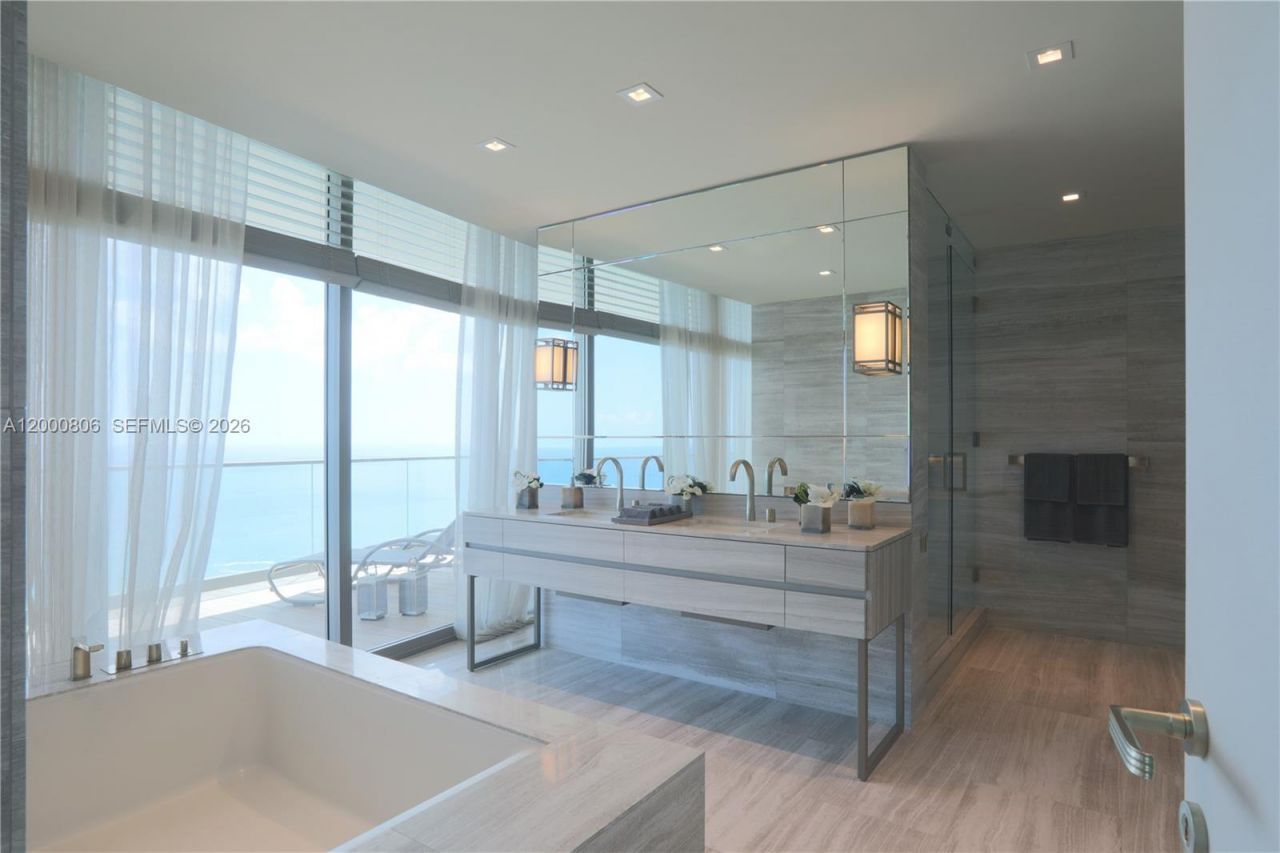 18975 Collins Ave, Unit 4800, Sunny Isles Beach, FL 33160 Photo