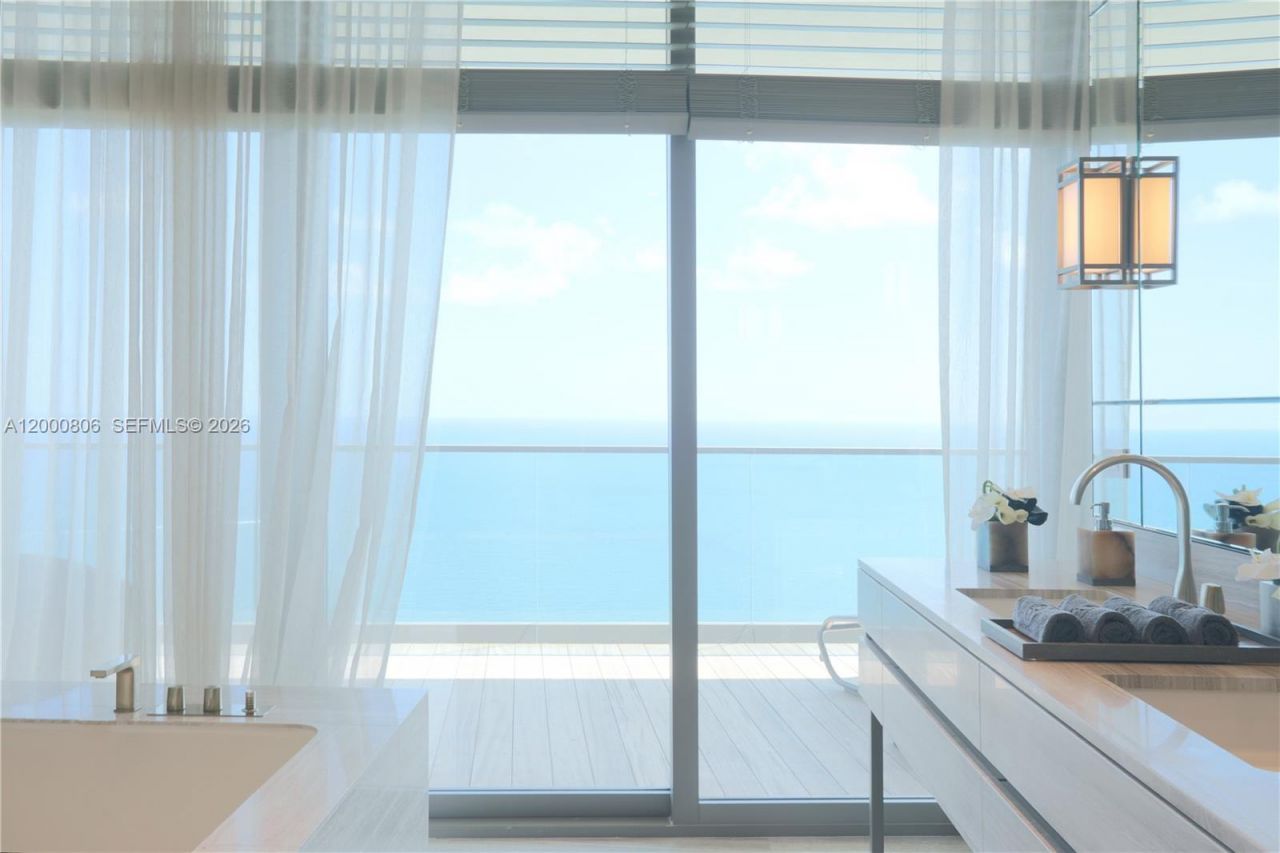 18975 Collins Ave, Unit 4800, Sunny Isles Beach, FL 33160 Photo