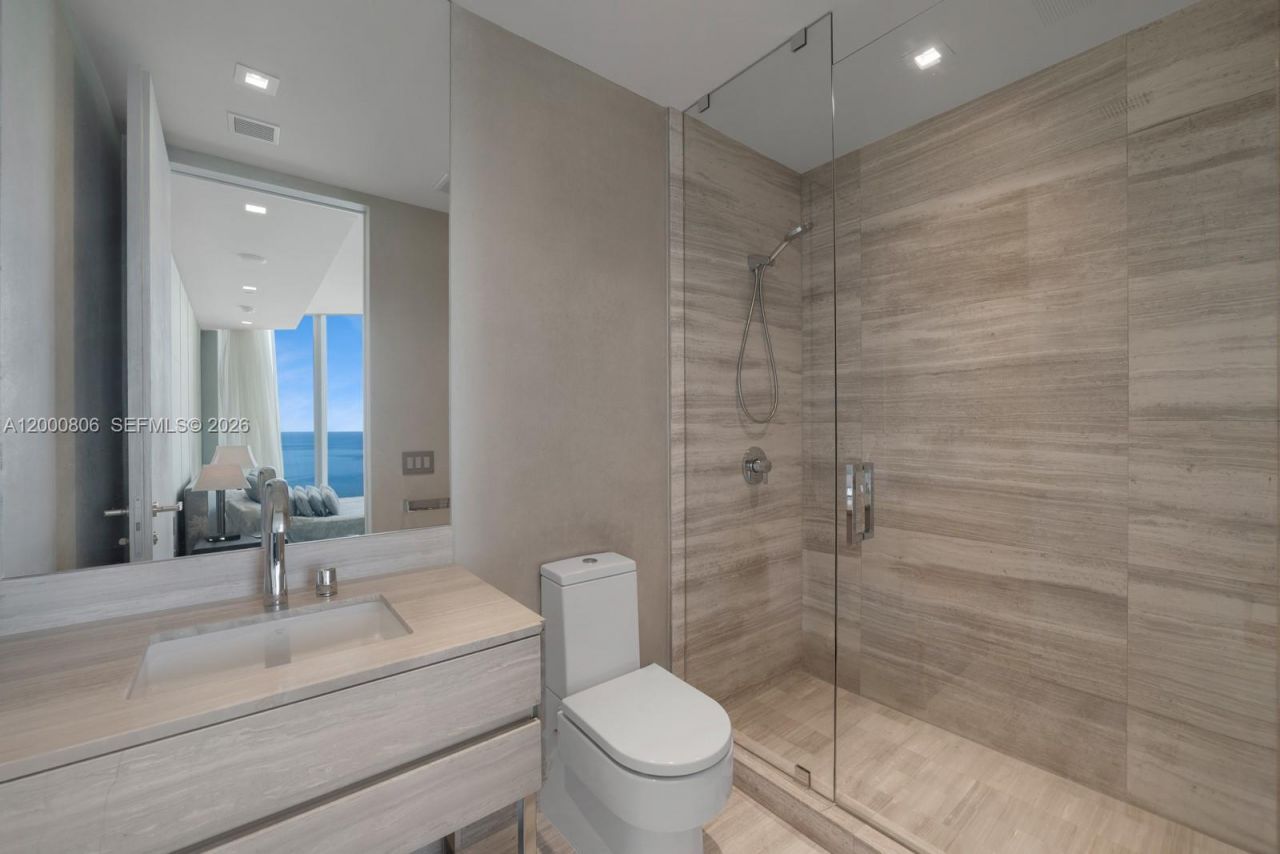 18975 Collins Ave, Unit 4800, Sunny Isles Beach, FL 33160 Photo