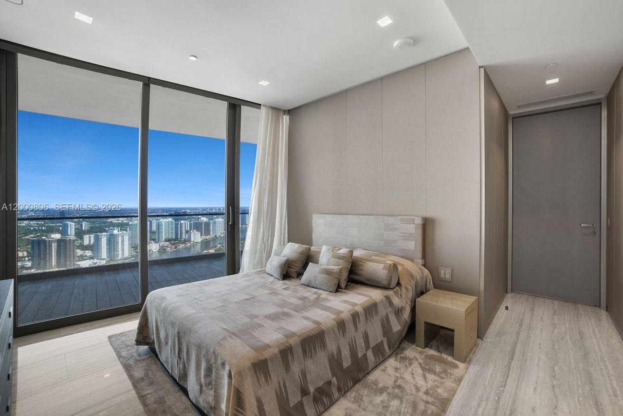 18975 Collins Ave, Unit 4800, Sunny Isles Beach, FL 33160 Photo