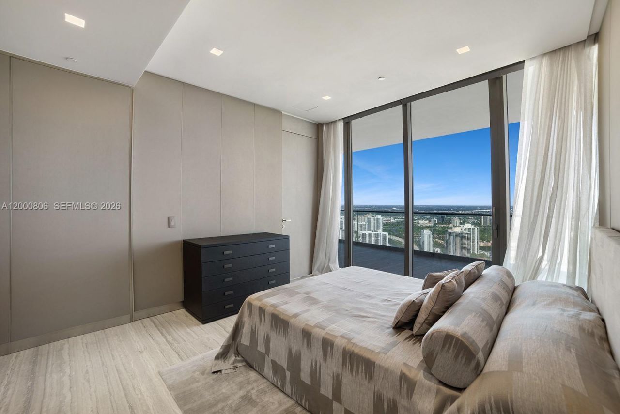 18975 Collins Ave, Unit 4800, Sunny Isles Beach, FL 33160 Photo
