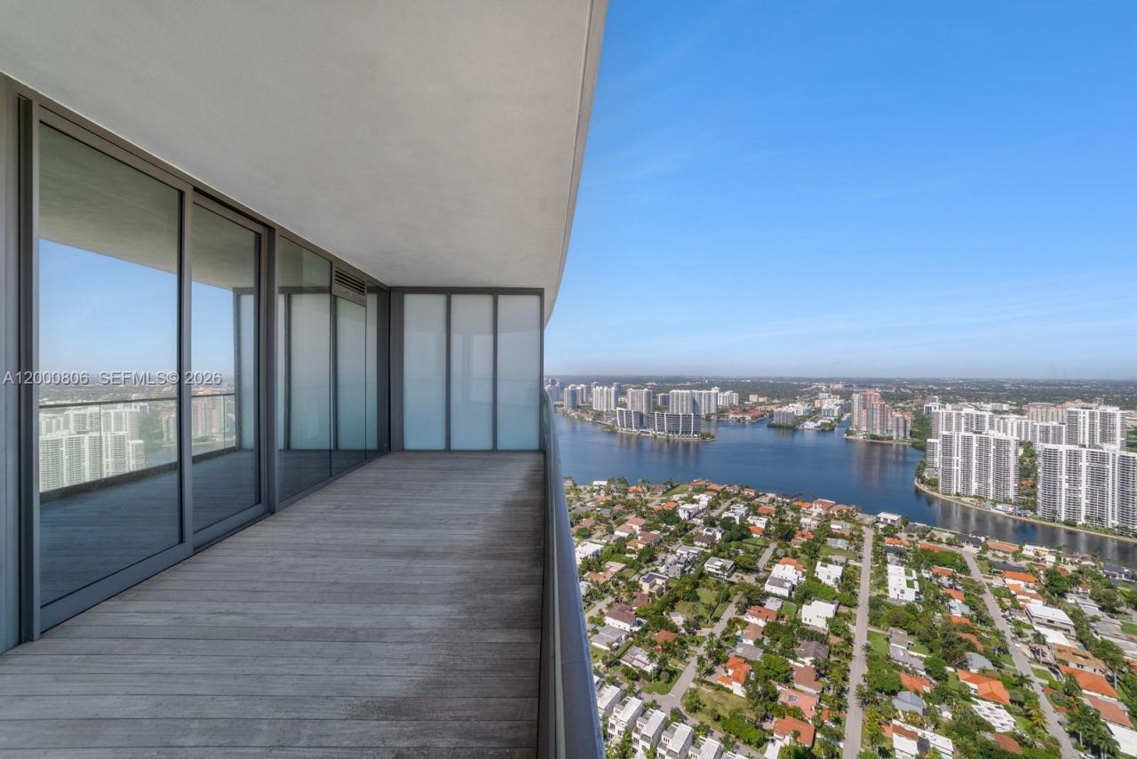 18975 Collins Ave, Unit 4800, Sunny Isles Beach, FL 33160 Photo