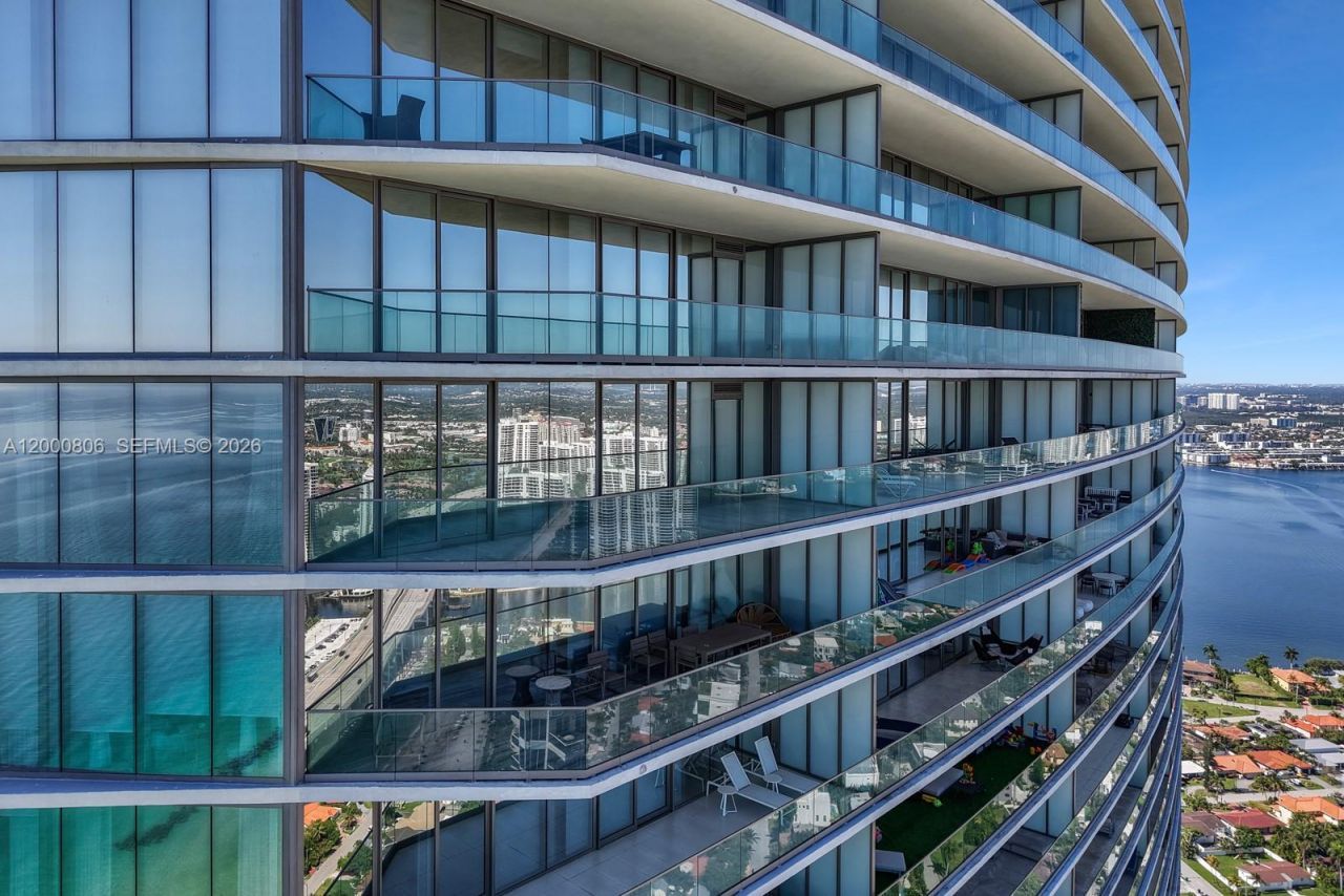 18975 Collins Ave, Unit 4800, Sunny Isles Beach, FL 33160 Photo