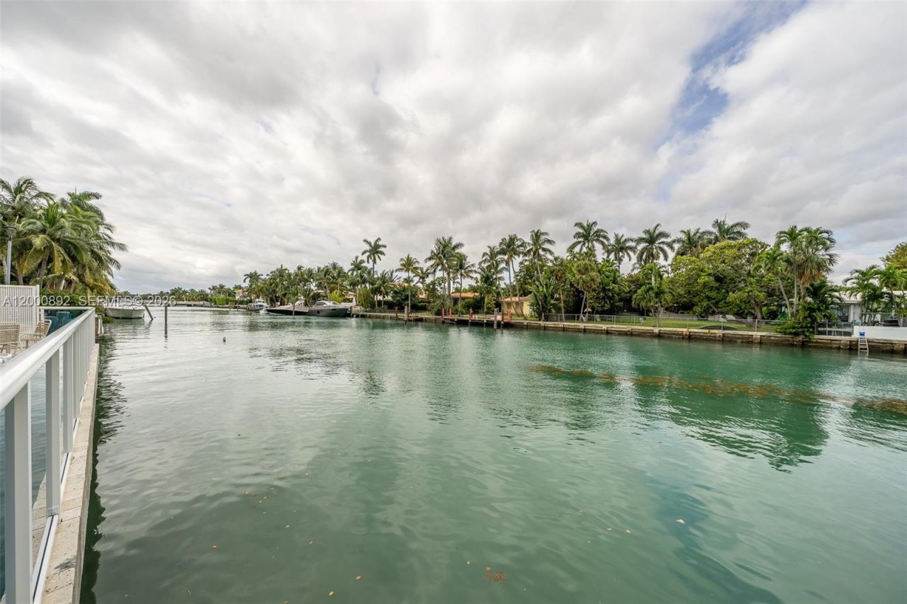 9800 W Bay Harbor Dr, Unit 308, Bay Harbor Islands, FL 33154 Photo