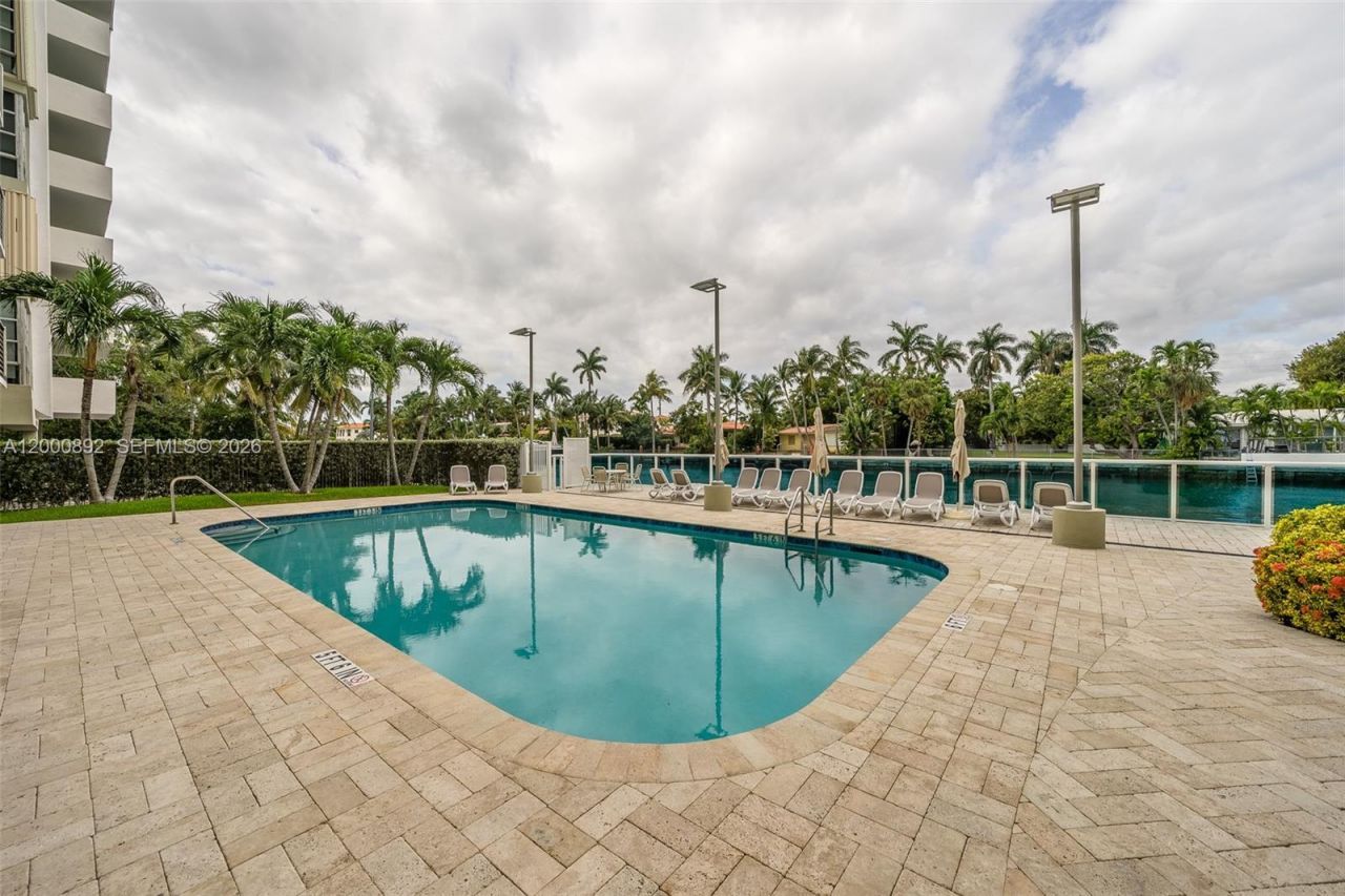 9800 W Bay Harbor Dr, Unit 308, Bay Harbor Islands, FL 33154 Photo