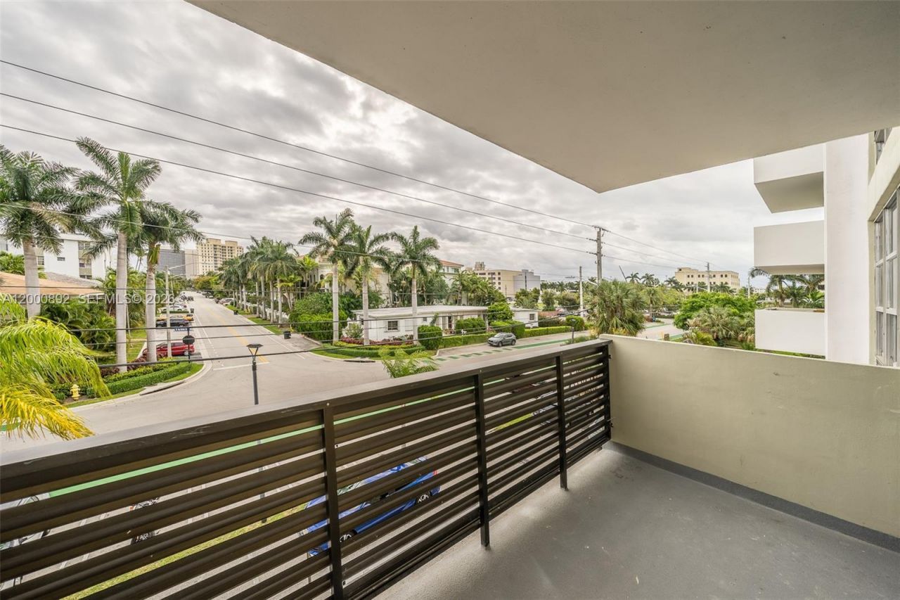 9800 W Bay Harbor Dr, Unit 308, Bay Harbor Islands, FL 33154 Photo