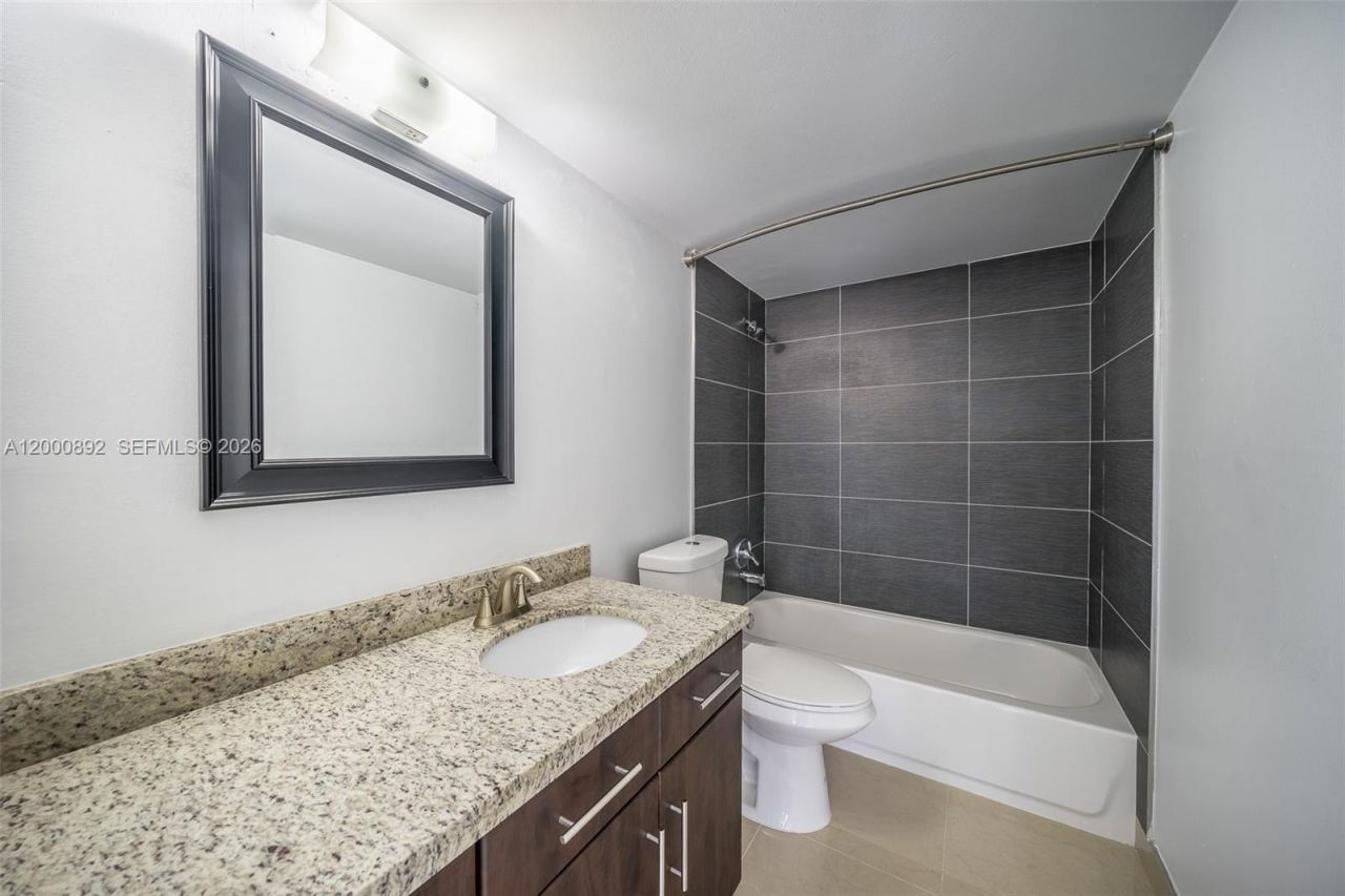 9800 W Bay Harbor Dr, Unit 308, Bay Harbor Islands, FL 33154 Photo