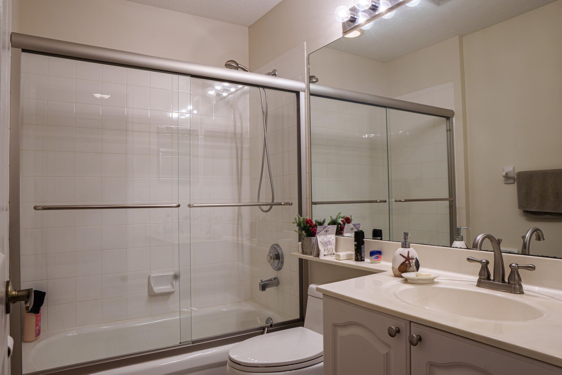 8058 Via Hacienda, Riviera Beach, FL 33418 Photo