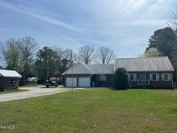 937 Five Mile Road, Richlands, NC 28574