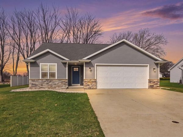 1146 LORI DRIVE, Neenah, WI 54956