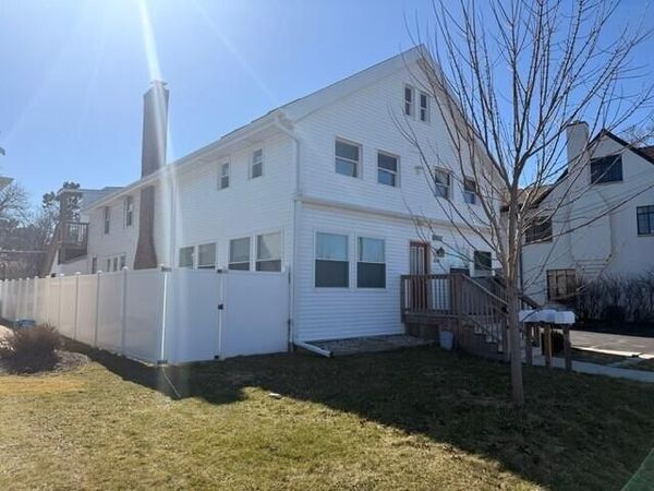 425 E Broadway, Waukesha, WI 53186