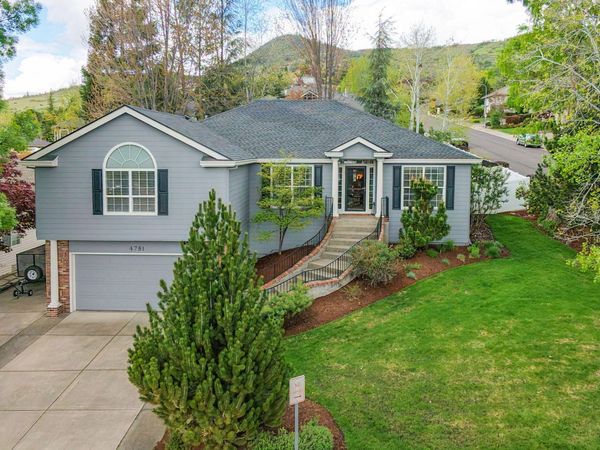 4781 Torrey Pines Drive, Medford, OR 97504