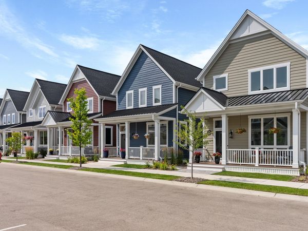 6240 W Fox Crossing Dr, Mequon, WI 53092