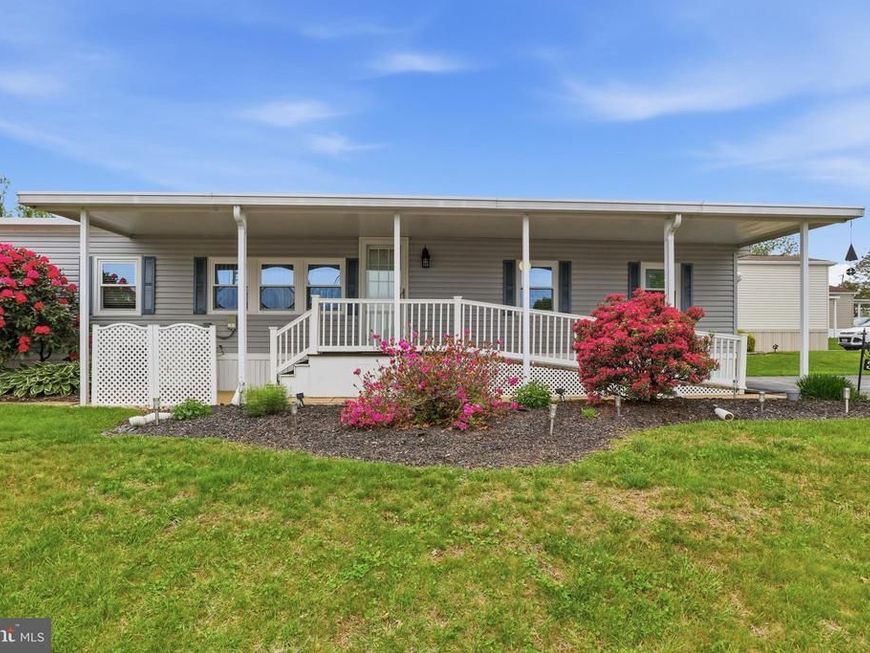 307 Blue Jay Drive, Red Lion, PA 17356 Main Photo
