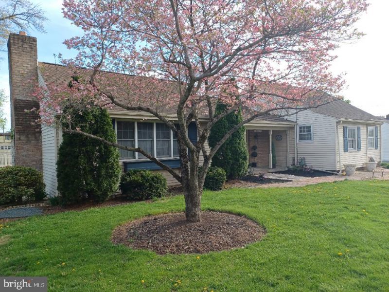 7666 LINCOLN HIGHWAY, ABBOTTSTOWN, PA 17301