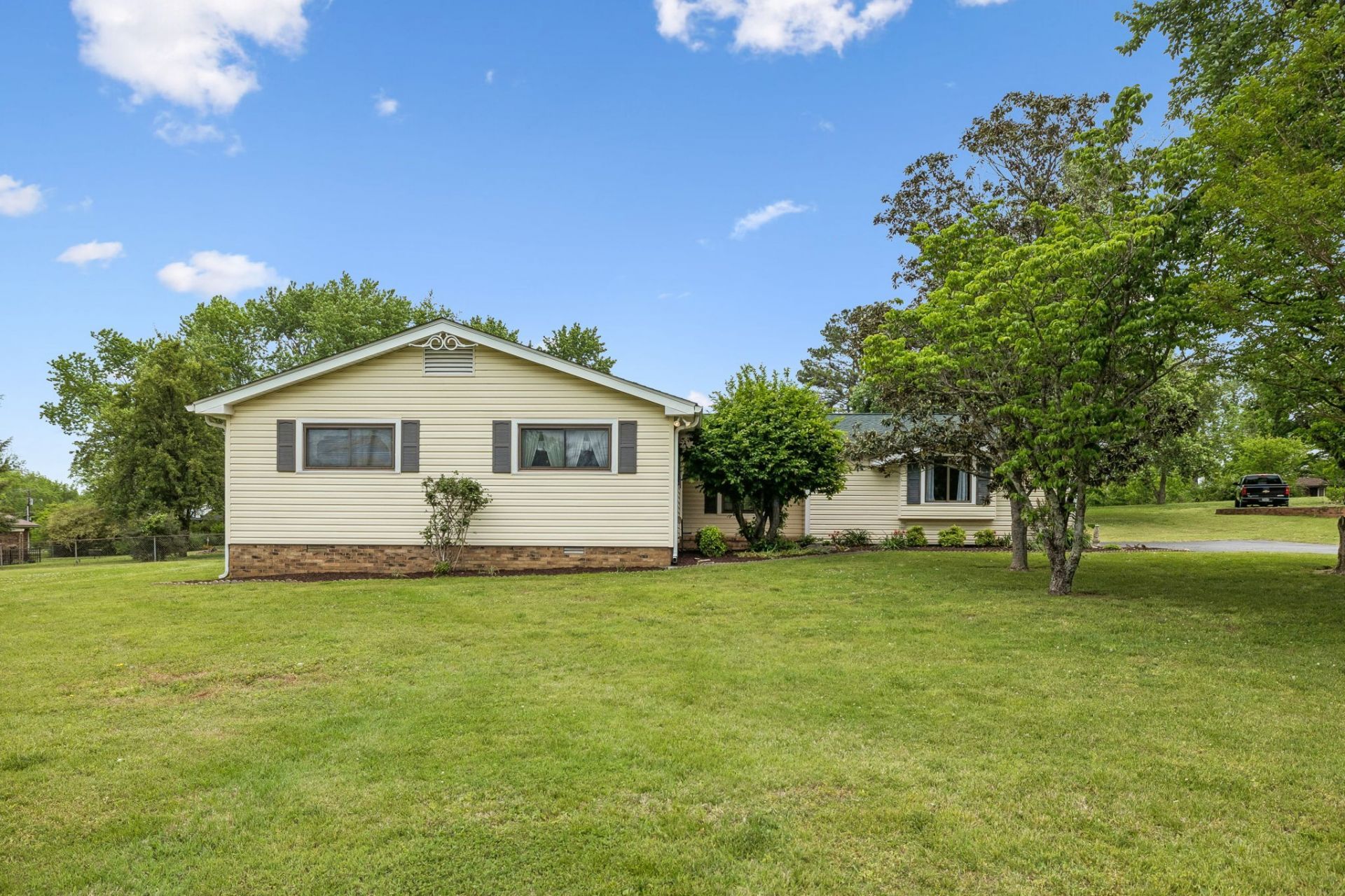 454 Lakewind Dr, Gallatin, TN 37066 Main Photo