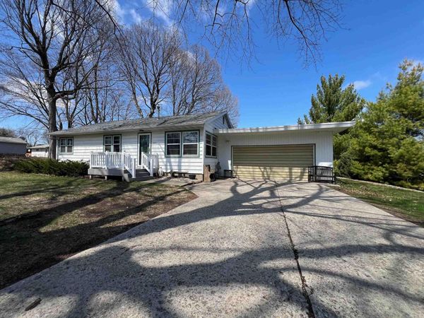 505 W Clark Street, Fayette, IA 52142