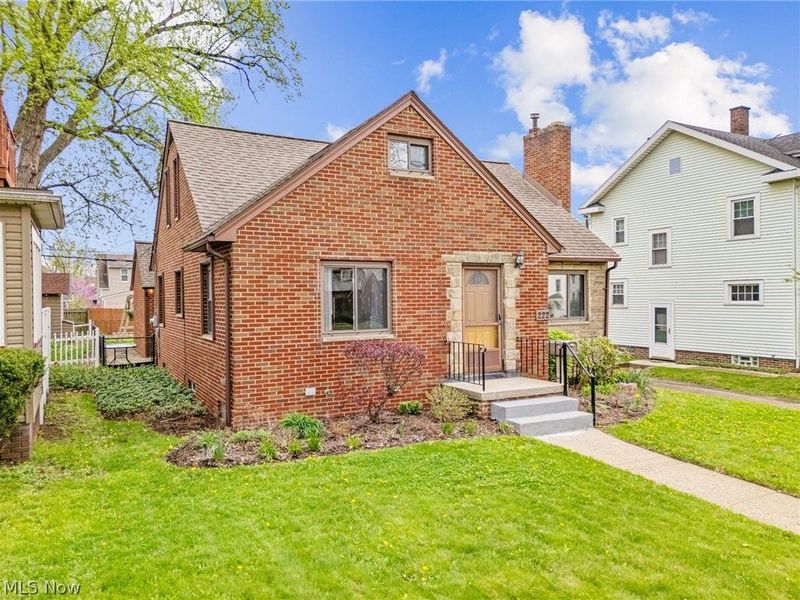 222 Montrose Avenue NW, Canton, OH 44708 Photo 2