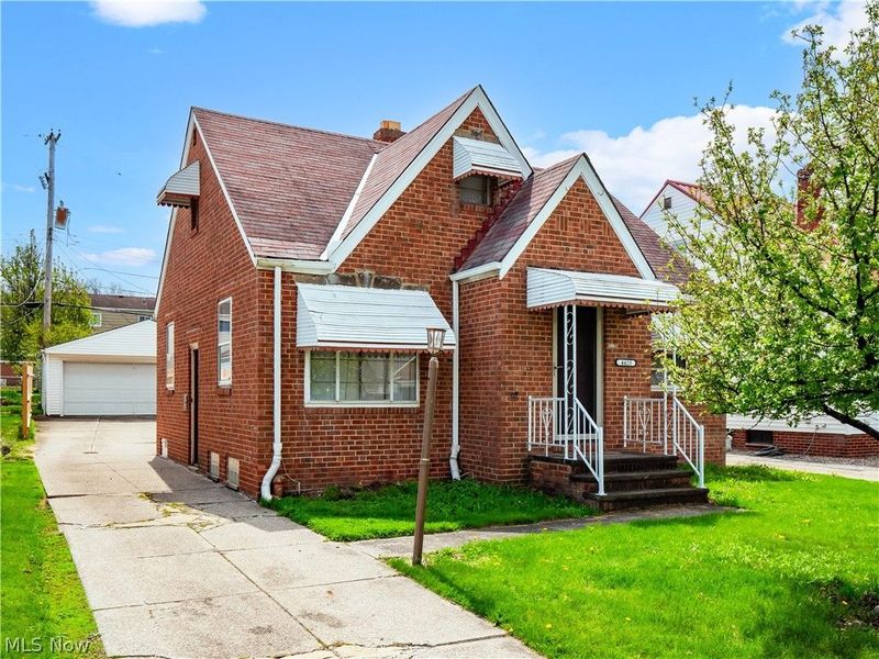 4423 Grantwood Drive, Parma, OH 44134 Photo 2