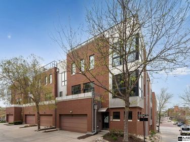 1202 Mayberry Plaza, Omaha, NE 68108