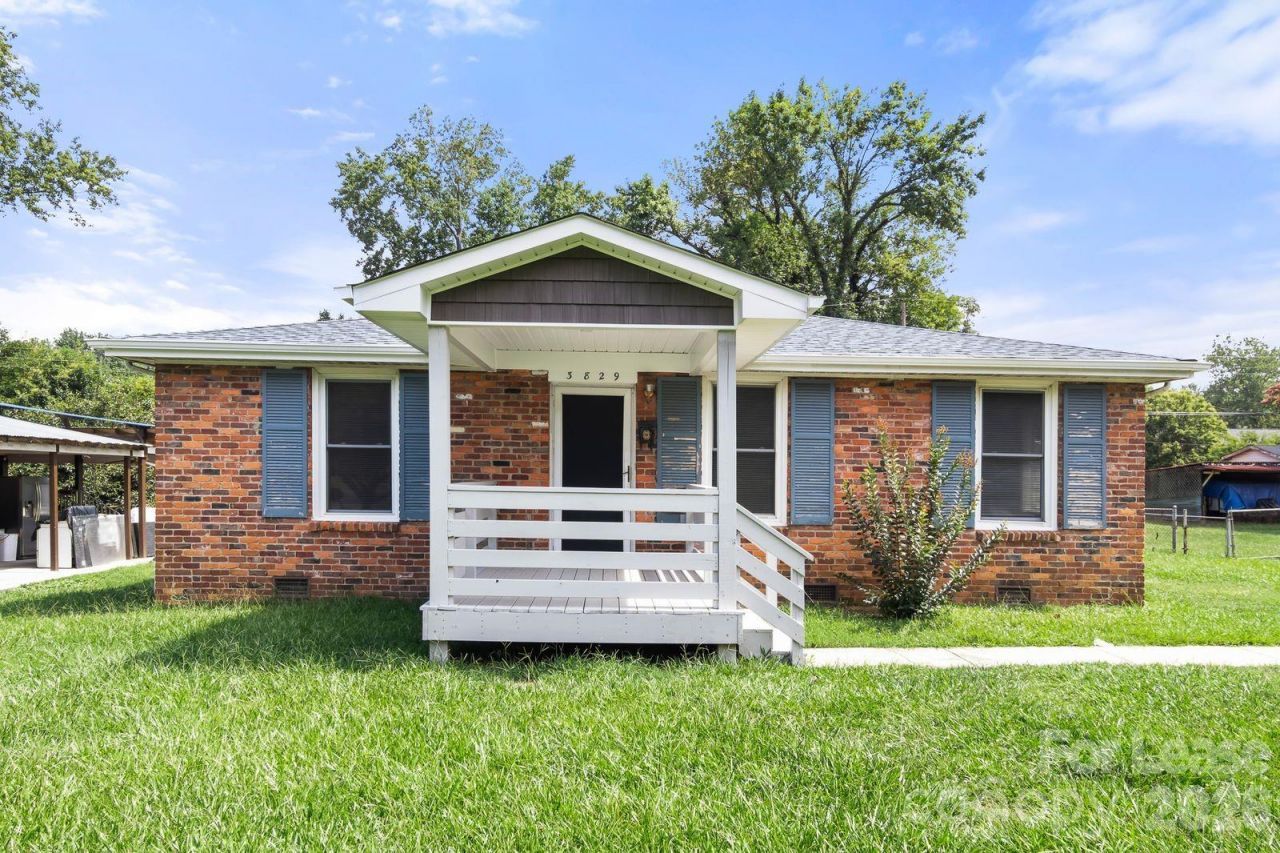 3829 Stonehaven Drive , Charlotte, NC 28215 Main Photo