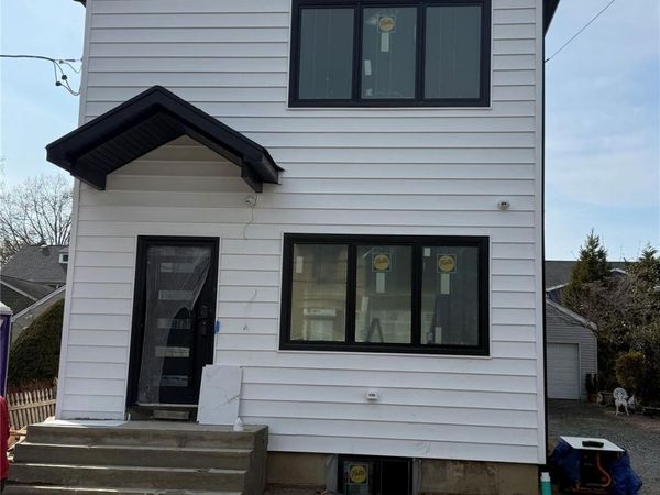 3 South Avenue , Lawrence, NY 11559