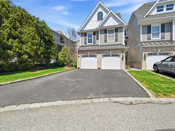 477 Pacing Way, Westbury, NY 11590