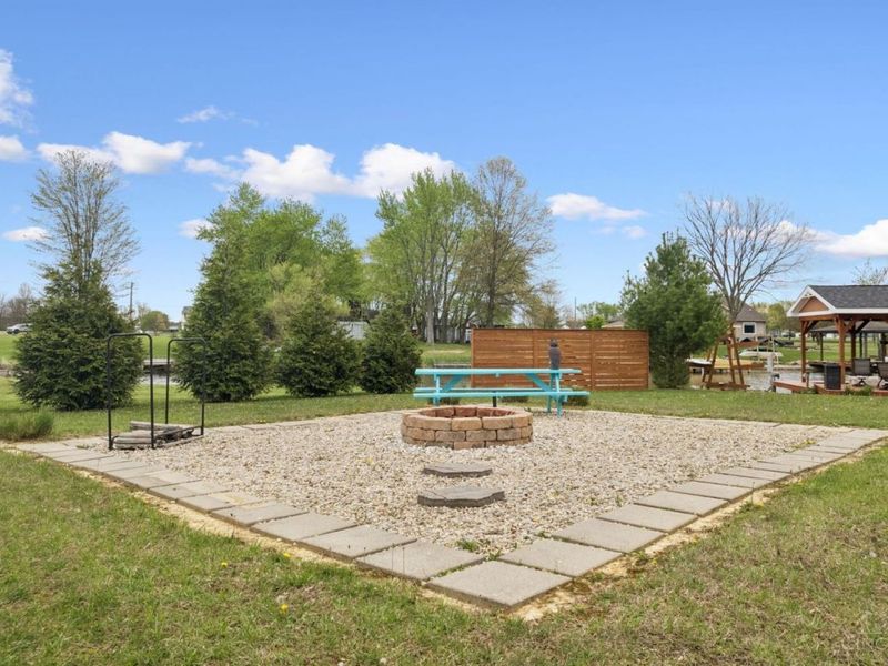 286 Waynoka Drive, Franklin Twp, OH 45171 Photo 4