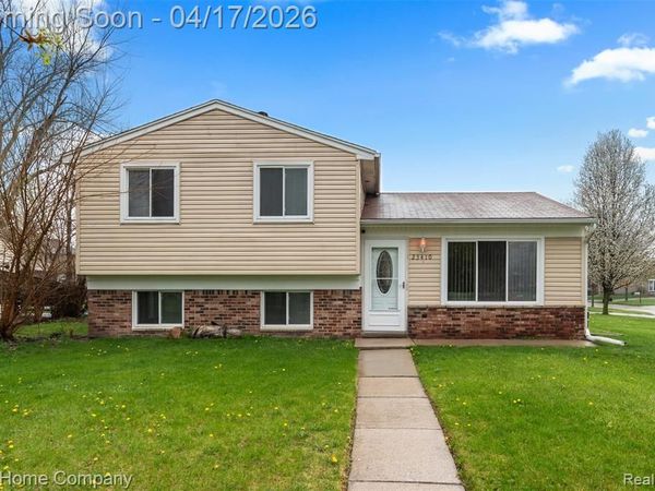 23410 Kenmore Avenue, Flat Rock, MI 48134