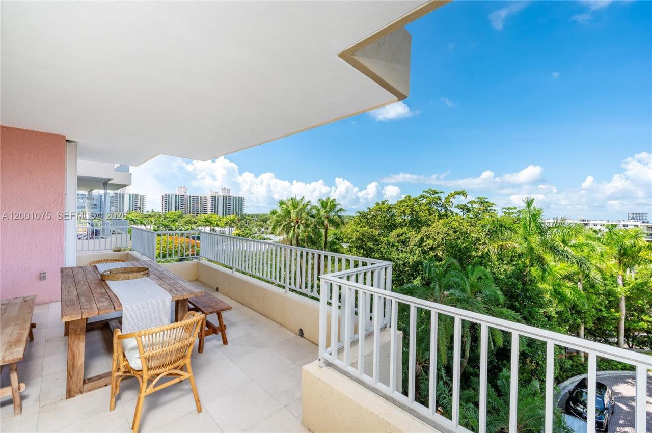 789 Crandon Blvd, Unit 502, Key Biscayne, FL 33149 Photo