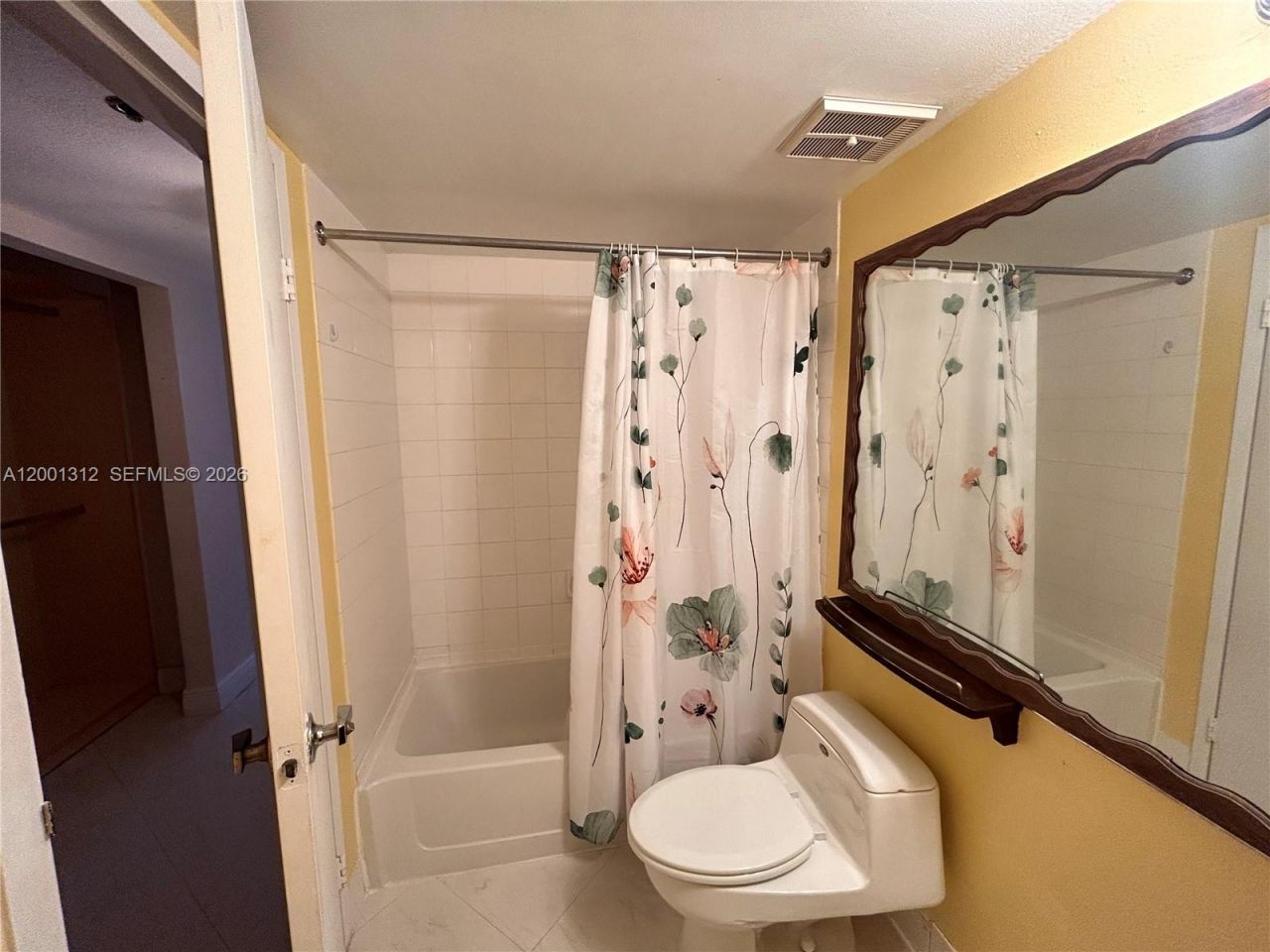 7601 E Treasure Dr, Unit 1612, North Bay Village, FL 33141 Photo