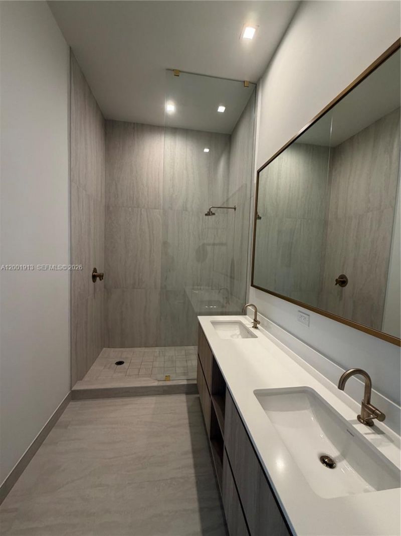 77 SE 5th Street, Unit 1007, Miami, FL 33131 Photo