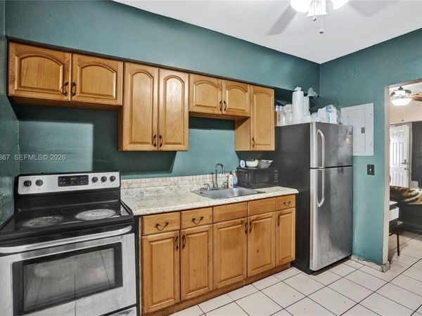 836 NW 101st St , Miami, FL 33150