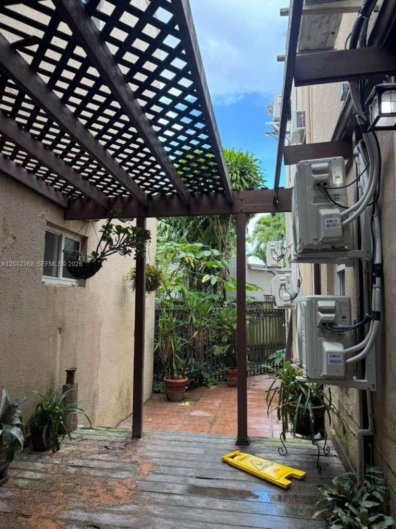 2425 SW 6th St, Unit 5A, Miami, FL 33135 Photo