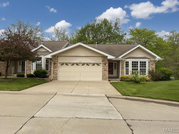 904 Palmer Court , Unit 4, Lake St Louis, MO 63367