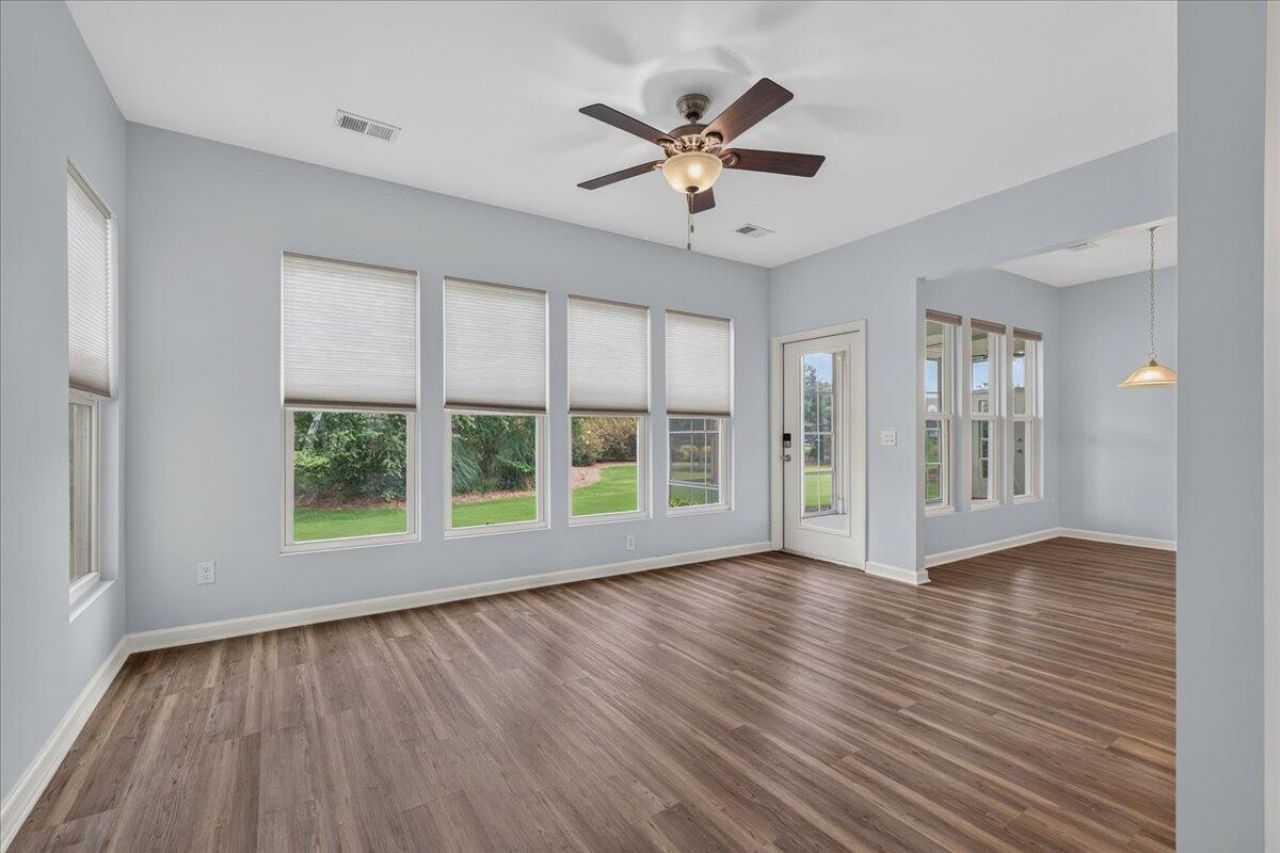 369 Waterlily Way Photo 11