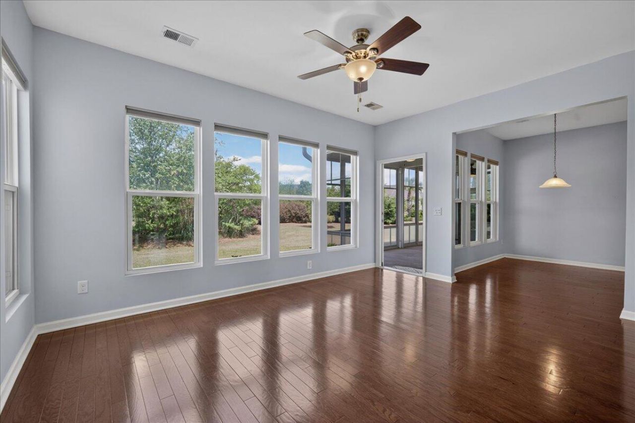 369 Waterlily Way Photo 11