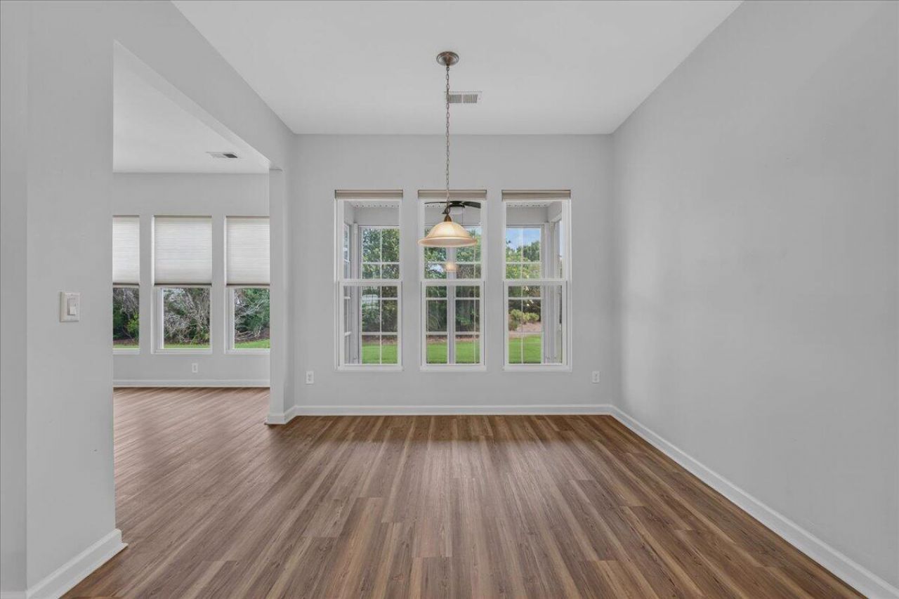369 Waterlily Way Photo 14