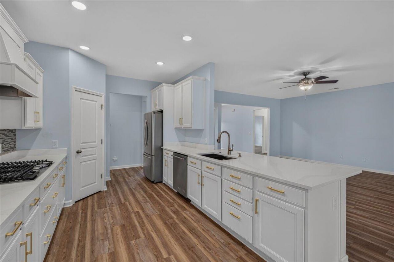 369 Waterlily Way Photo 17
