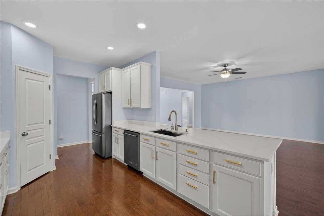 369 Waterlily Way Photo 18