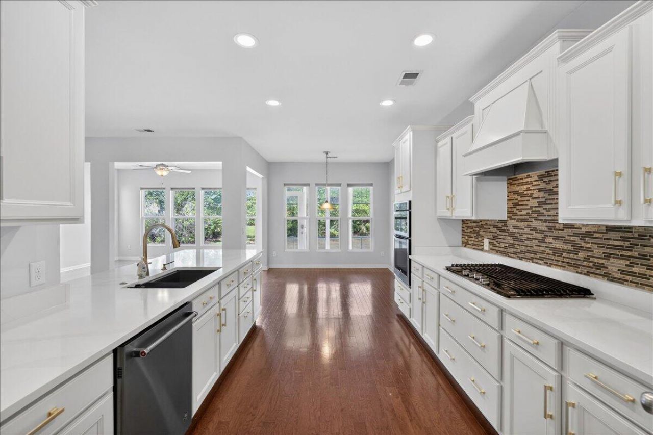 369 Waterlily Way Photo 19