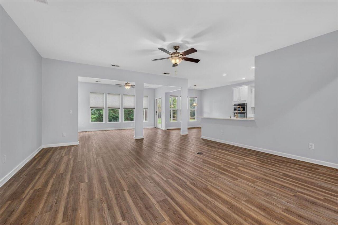 369 Waterlily Way Photo 9