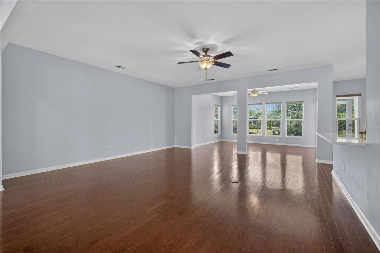 369 Waterlily Way Photo 9