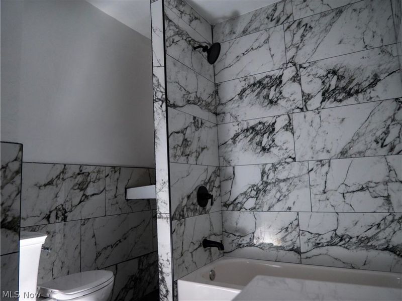 12010 Castlewood Avenue , Cleveland, OH 44108 Photo 23